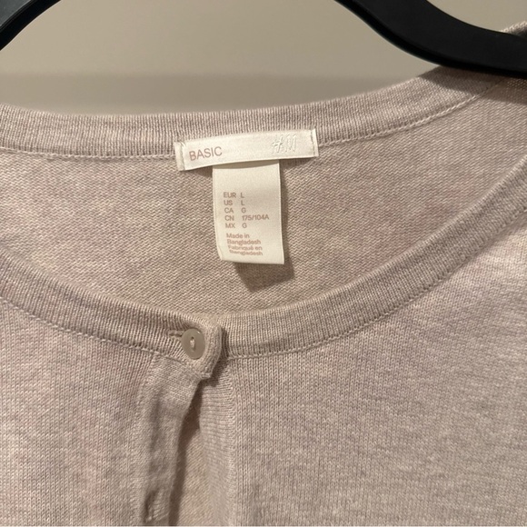 H&M Cream Colored Cardigan Size Large Women’s Button Down Basic Style - Picture 4 of 4